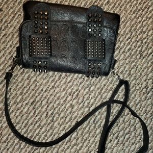 Skull shoulder bag